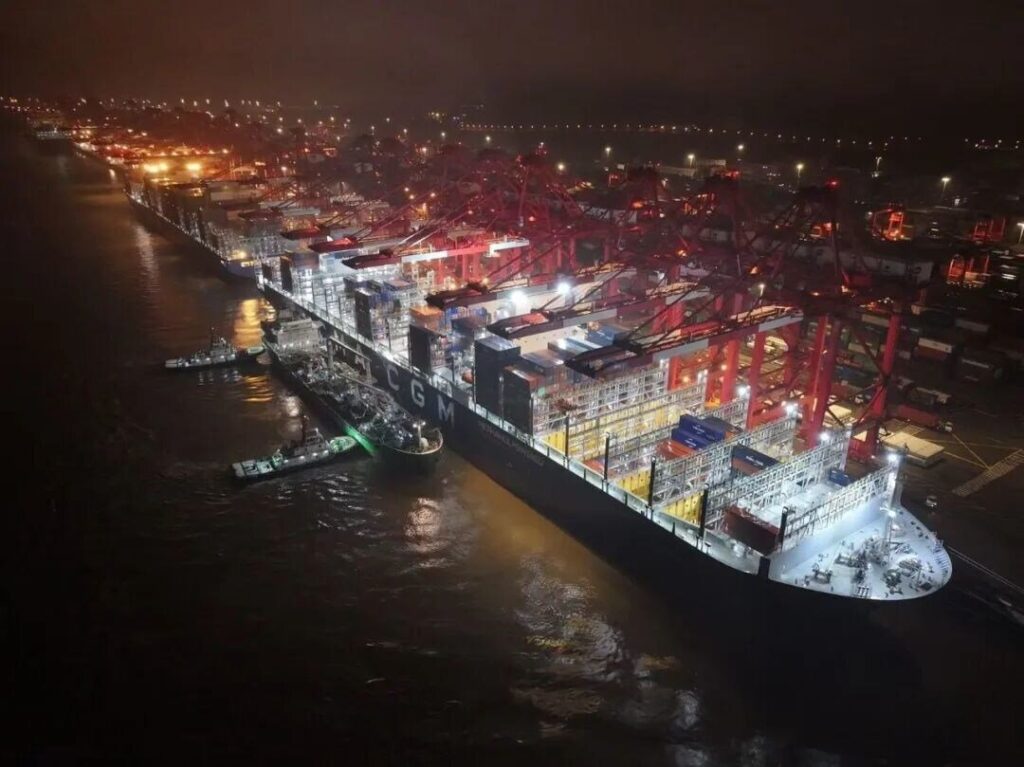 Shanghai Electric treibt die weltweite Dekarbonisierung der Schifffahrt voran und liefert die erste groß angelegte Biomethanol-Bunkerstation für die internationale Schifffahrt