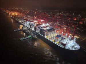 Shanghai Electric treibt die weltweite Dekarbonisierung der Schifffahrt voran und liefert die erste groß angelegte Biomethanol-Bunkerstation für die internationale Schifffahrt